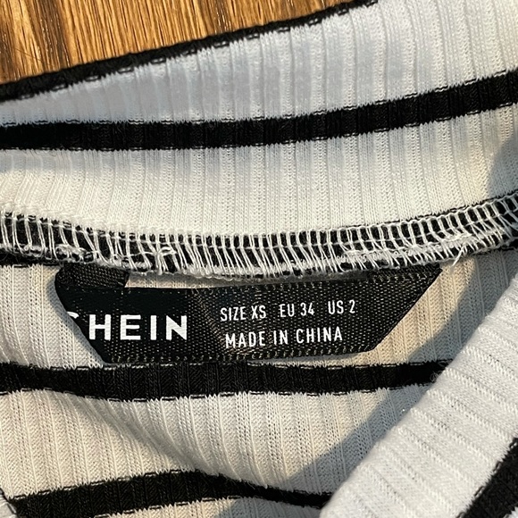 Shein black and white long sleeve tee - Picture 3 of 3